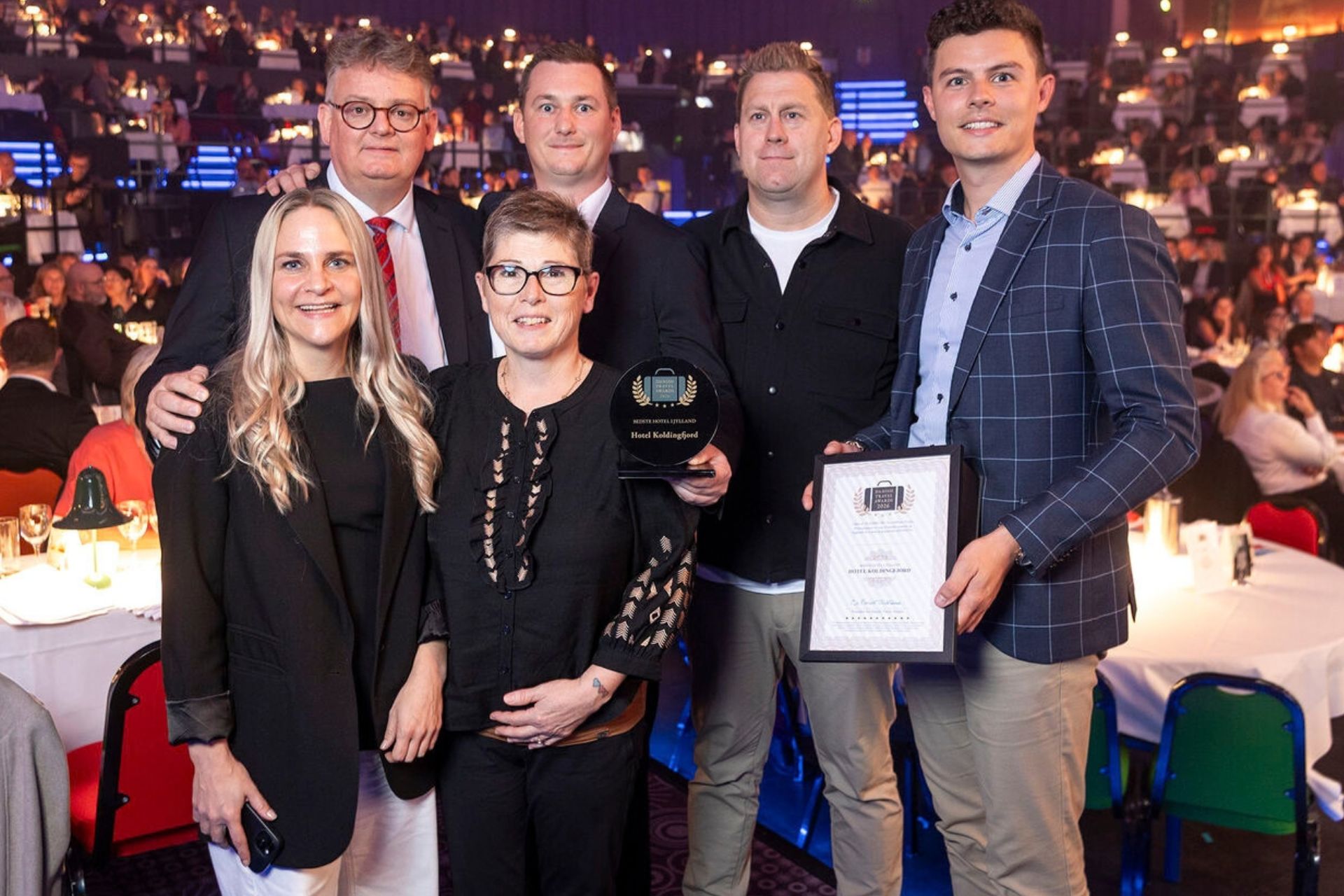 Adm. direktør Peder J. Madsen (øverst t.v.) og hans hold fra Hotel Koldingfjord. Foto: Danish Travel Awards 2026
