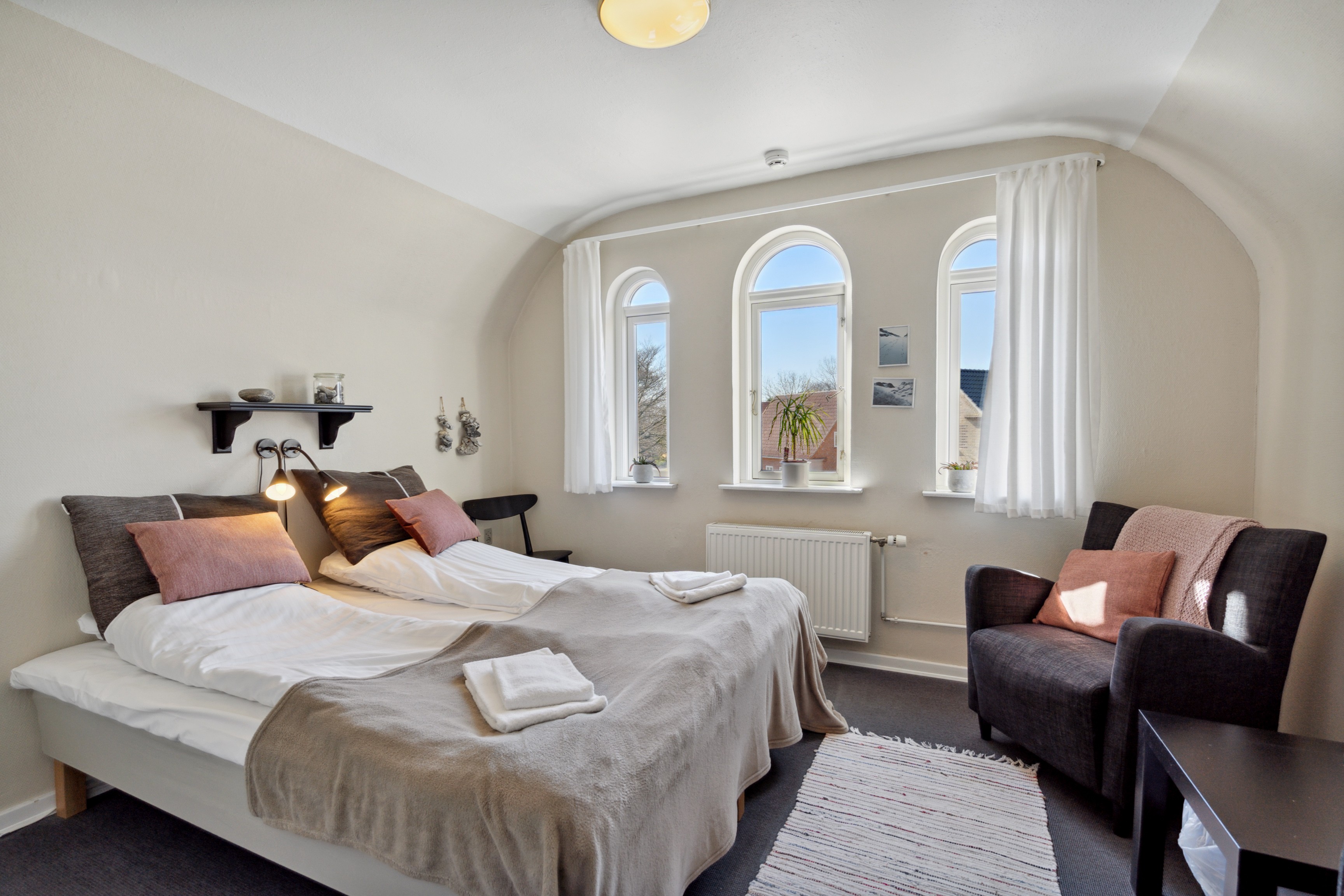 Et af værelserne i ældre stil hos Gredstedbro Hotel. Foto: PR.
