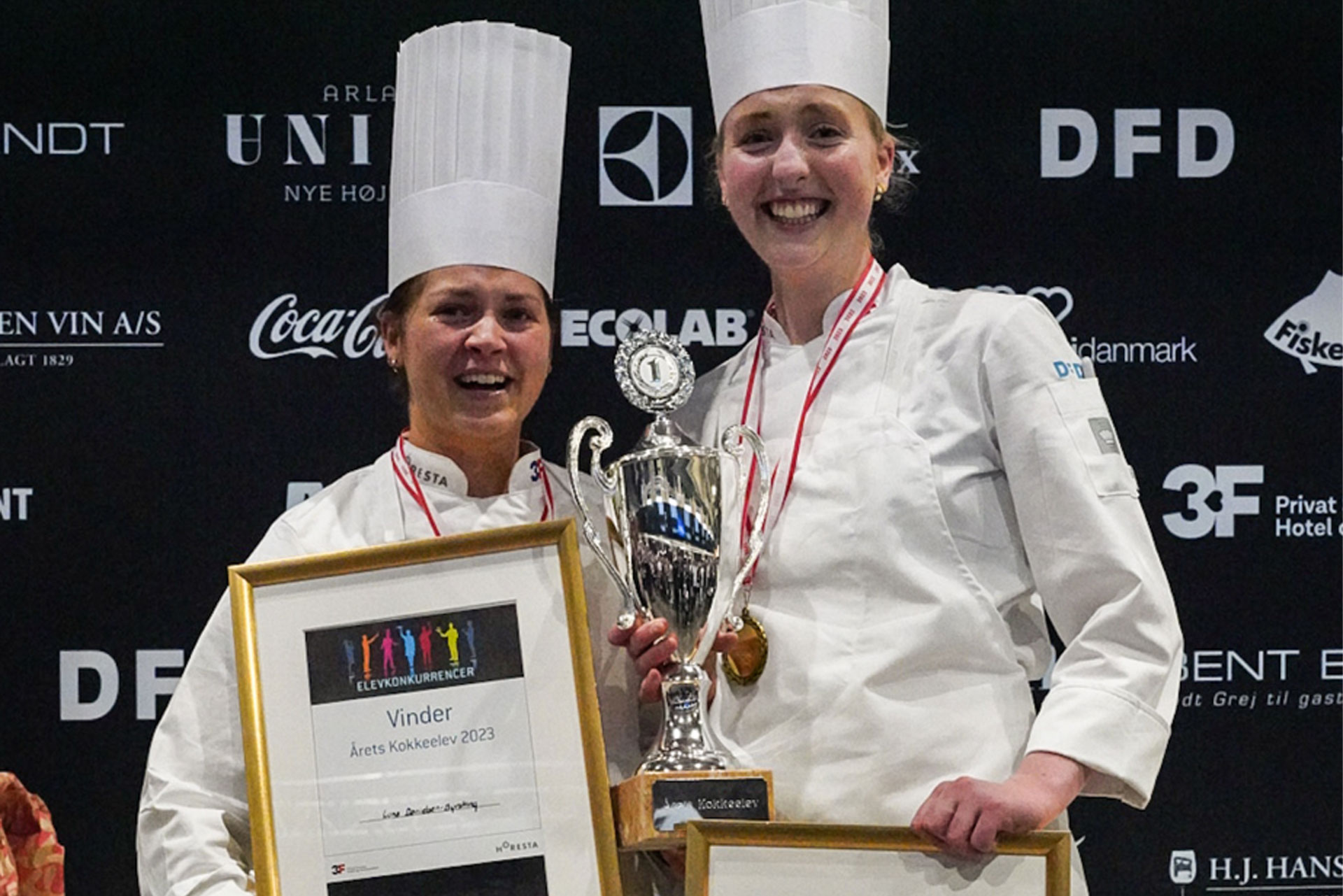 Årets kokkeelever 2023 blev Luna Danielsen-Byrsting og Mikkeline Møller Rasmussen fra ZBC